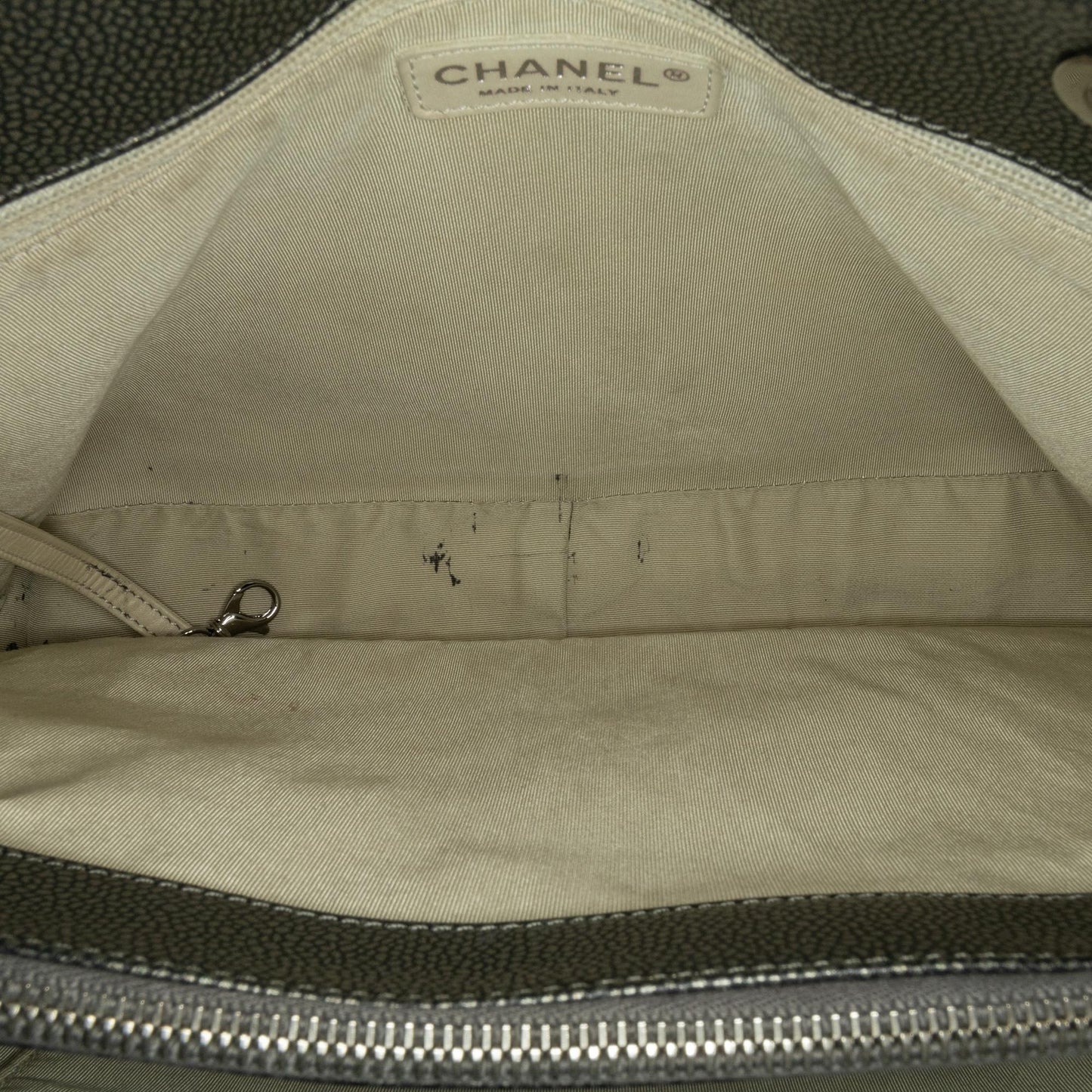 Chanel Metallic Caviar Grand Shopping Tote (SHG-ZLtc4Q)