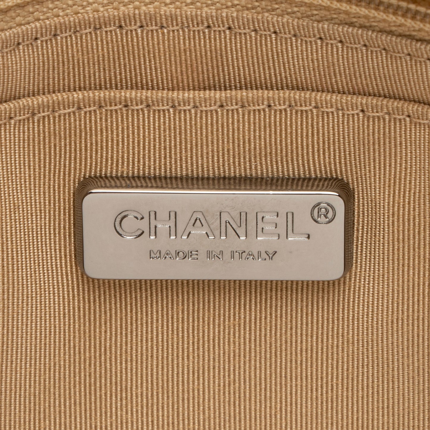 Chanel Metallic Perforated Lambskin CC Medals Medium Flap Bag (SHF-5oF95y)