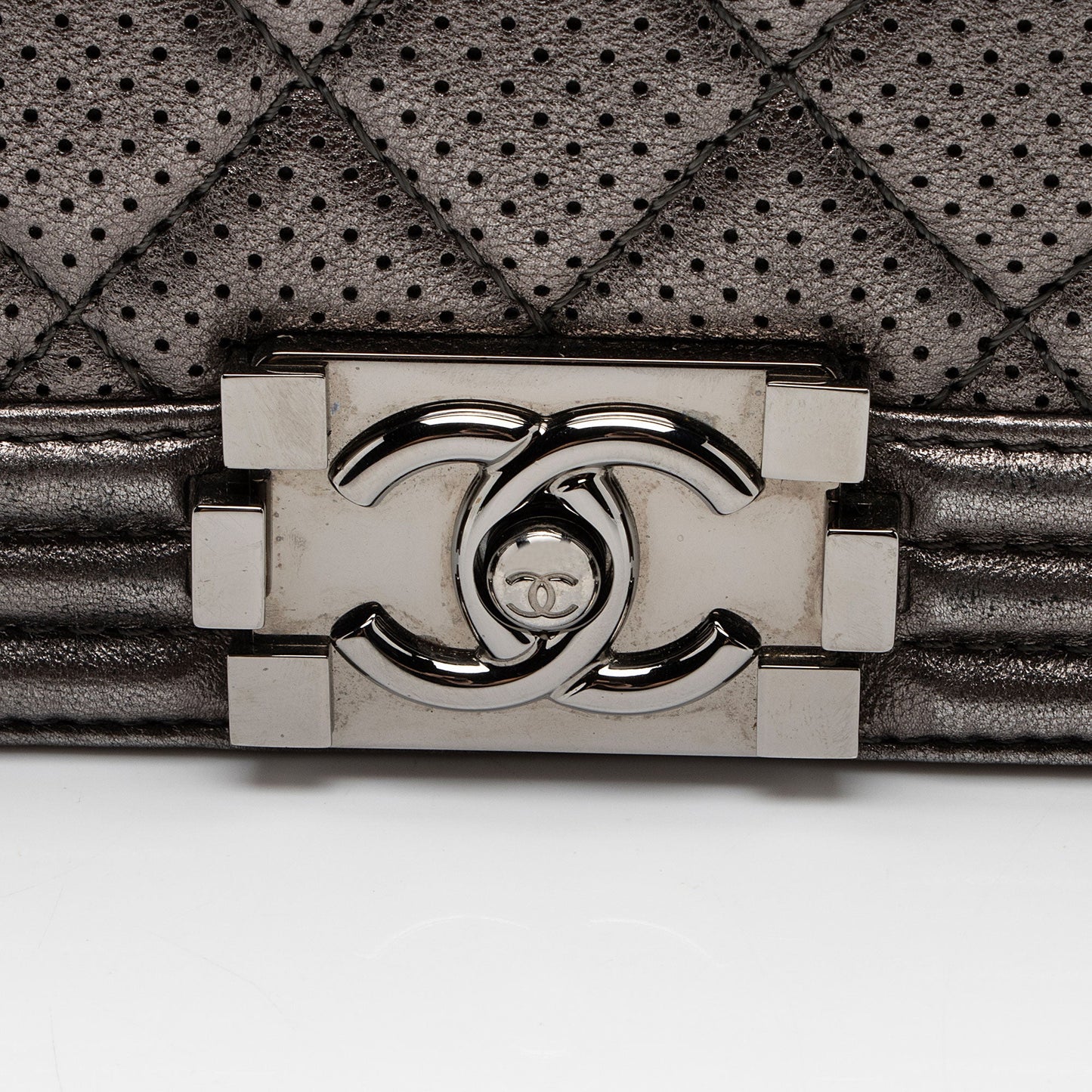 Chanel Metallic Perforated Lambskin New Medium Boy Bag (SHF-hpWTCx)