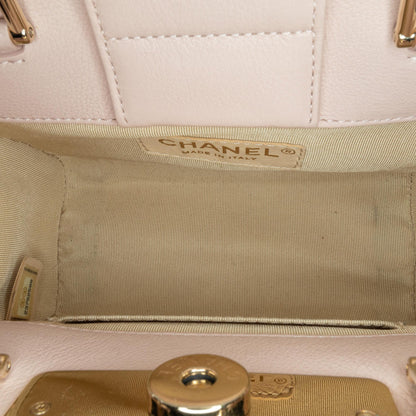 Chanel Mini Calfskin Label Click Shopping Tote (SHG-2qUZVI)