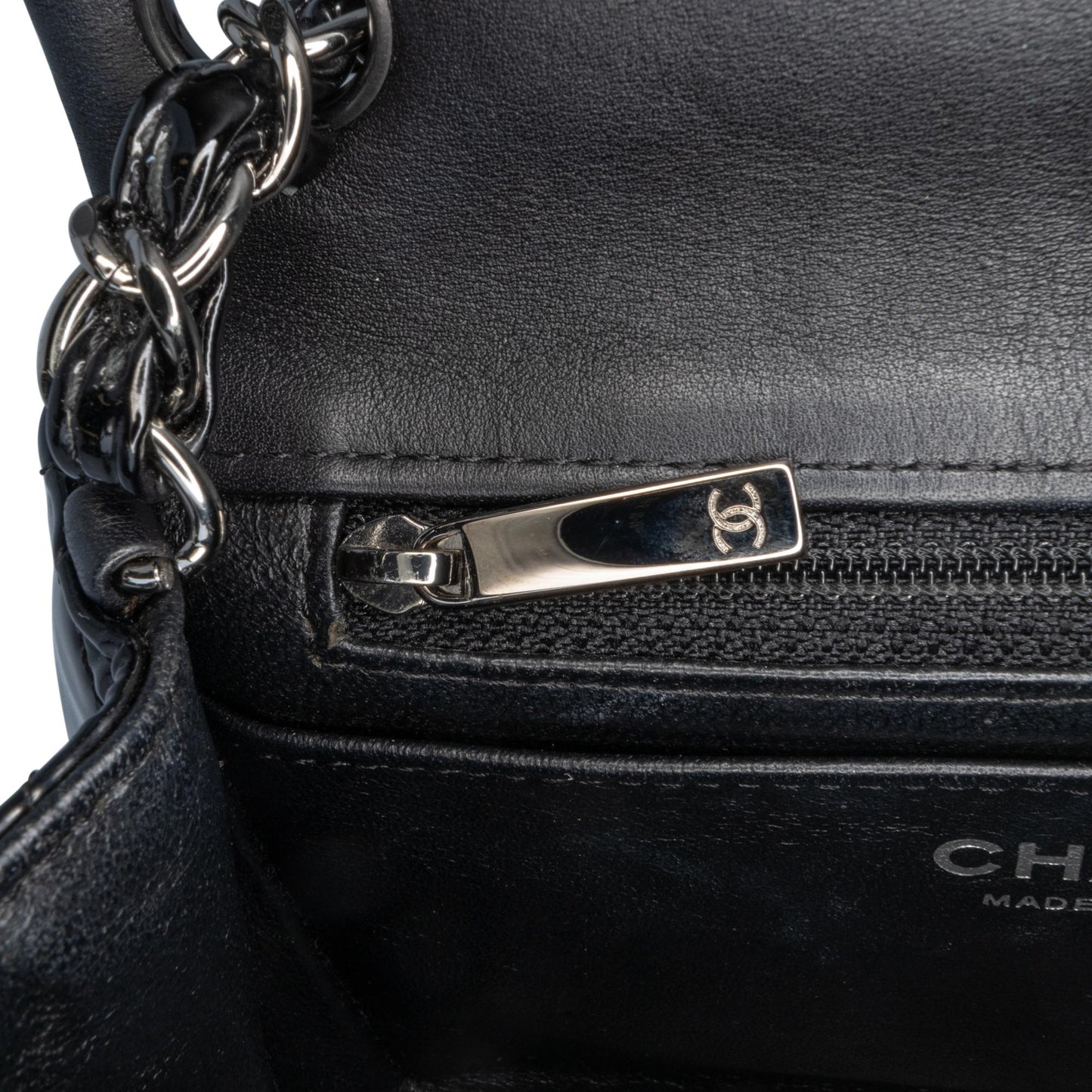 Chanel Mini Square Classic Patent Single Flap (SHG-MhyuAt)