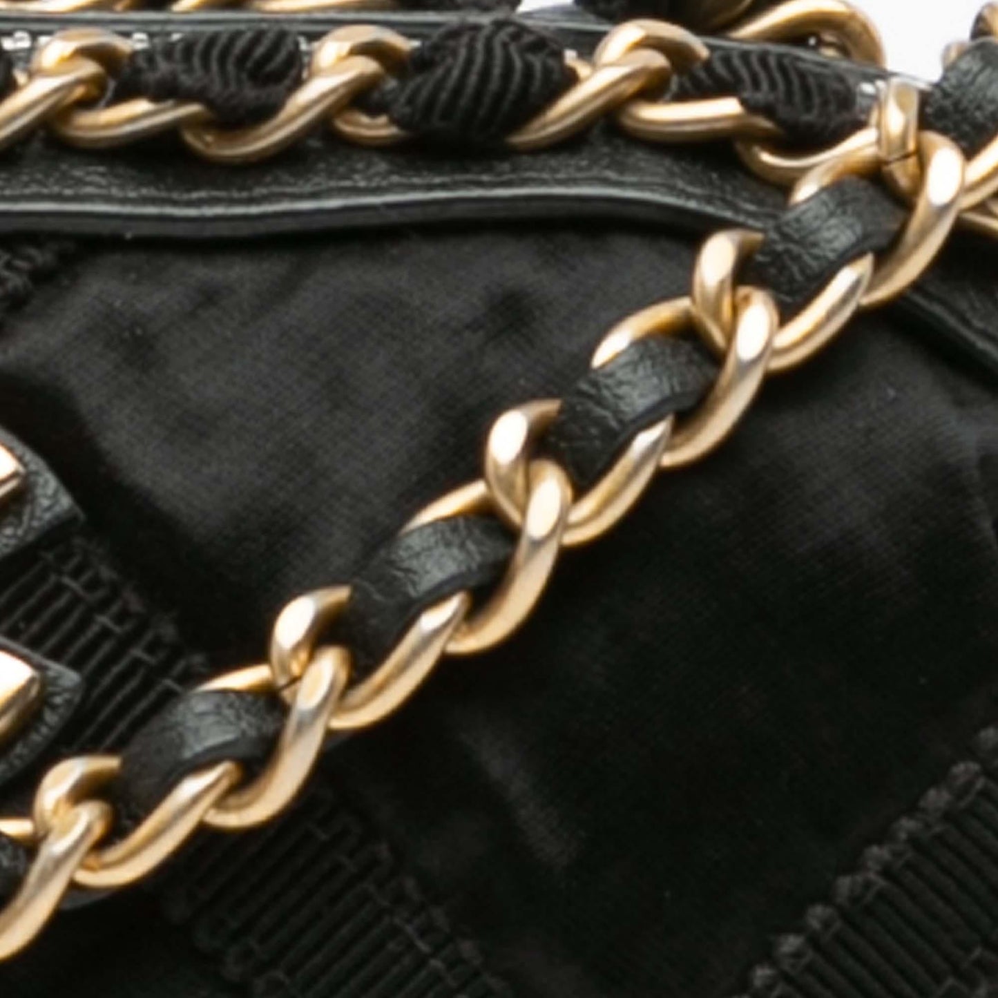 Chanel Nylon Grosgrain Lifestyle Clutch with Chain (SHG-UydKYK)