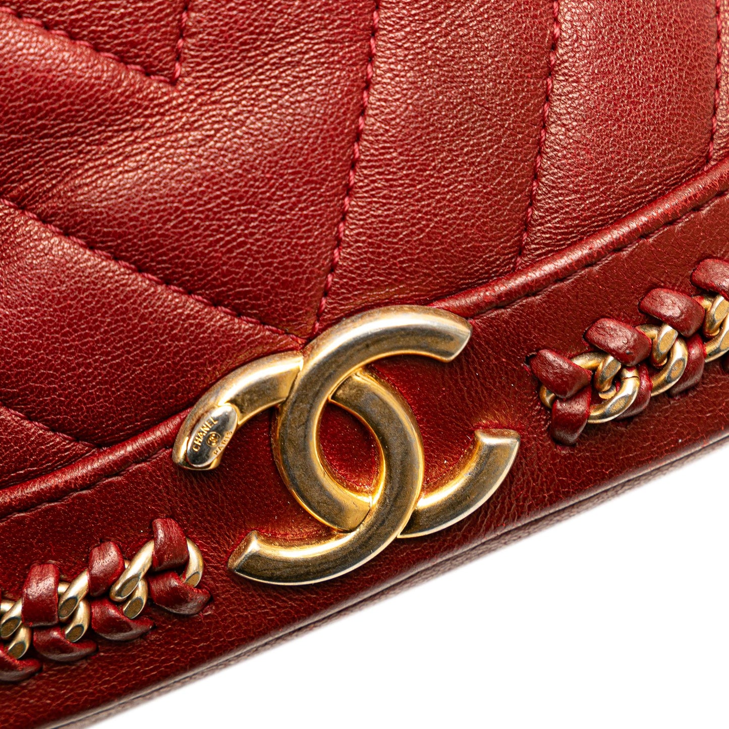 Chanel Paris Cosmopolite Small Chevron Lambskin Bucket Bag (SHG-3IzII1)