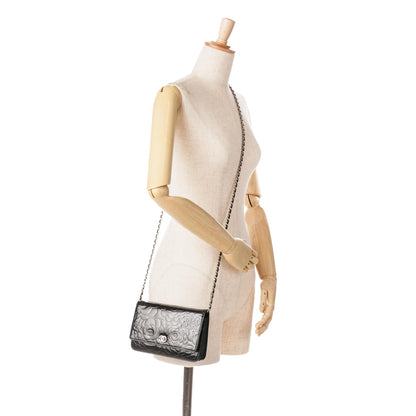 Chanel Patent Camellia Wallet On Chain (SHG-jbYGWh)