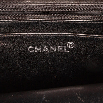 Chanel Patent Flap Handbag (SHG-YxQaRJ)