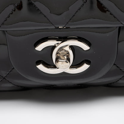 Chanel Patent Leather Classic Jumbo Double Flap Bag (SHF-zuaFhW)