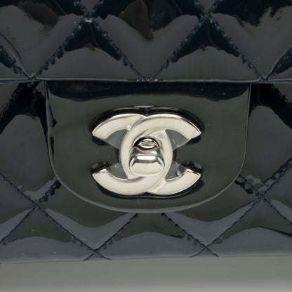 Chanel Patent Leather Classic Medium Double Flap Bag (SHF-lLuqxa)
