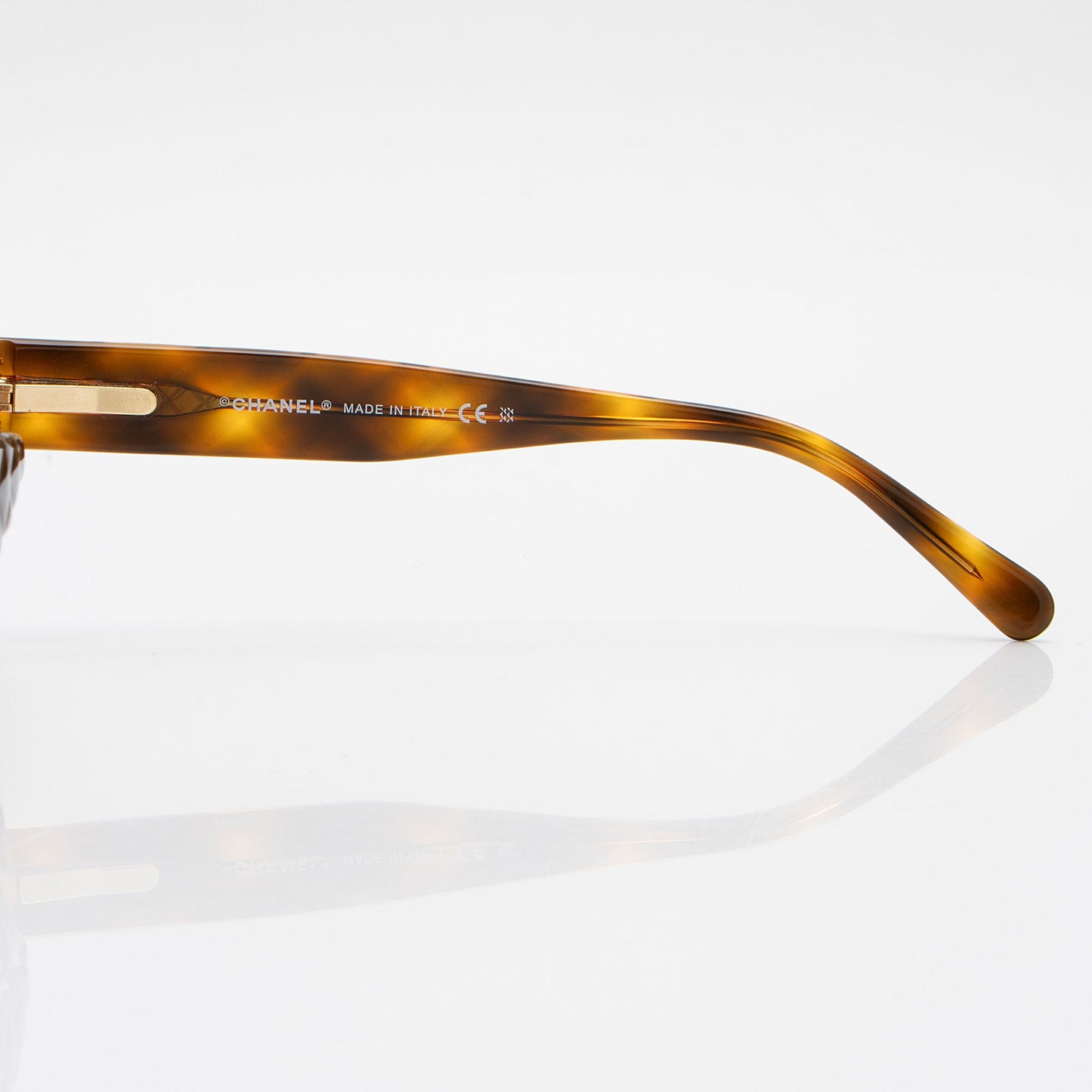 Chanel Quilted CC Round Sunglasses (SHF-ctTy2u)