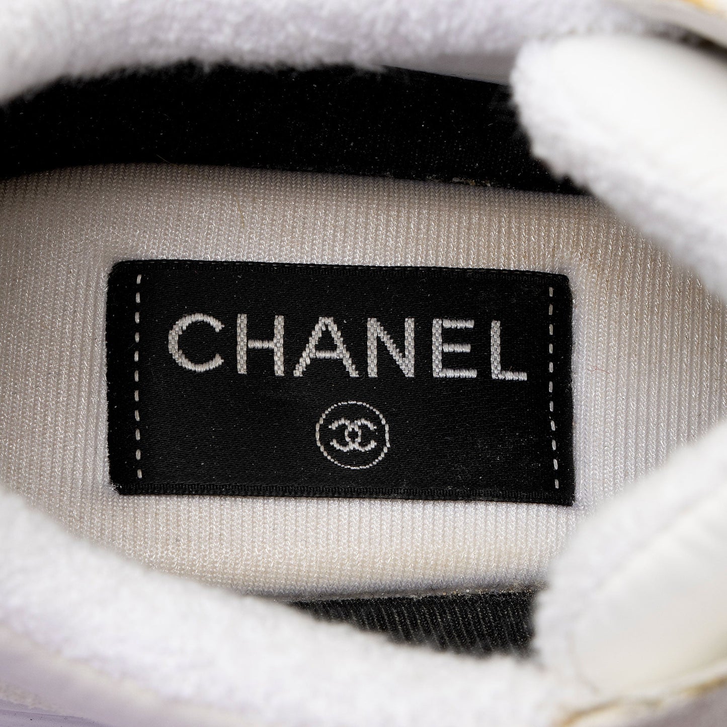 Chanel Suede Calfskin CC Sneakers - Size 7.5 / 37.5 (SHF-nLOm4F)