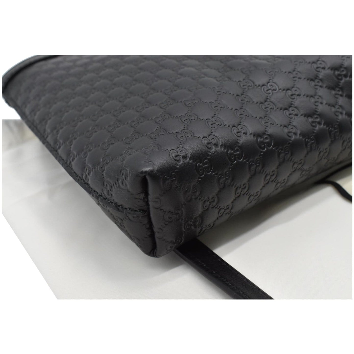GUCCI Flat Microguccissima Leather Wallet Crossbody Black 607723