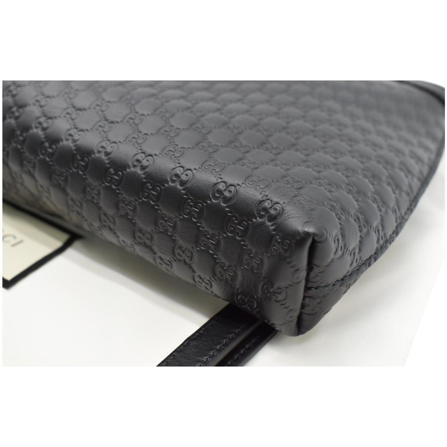GUCCI Flat Microguccissima Leather Wallet Crossbody Black 607723