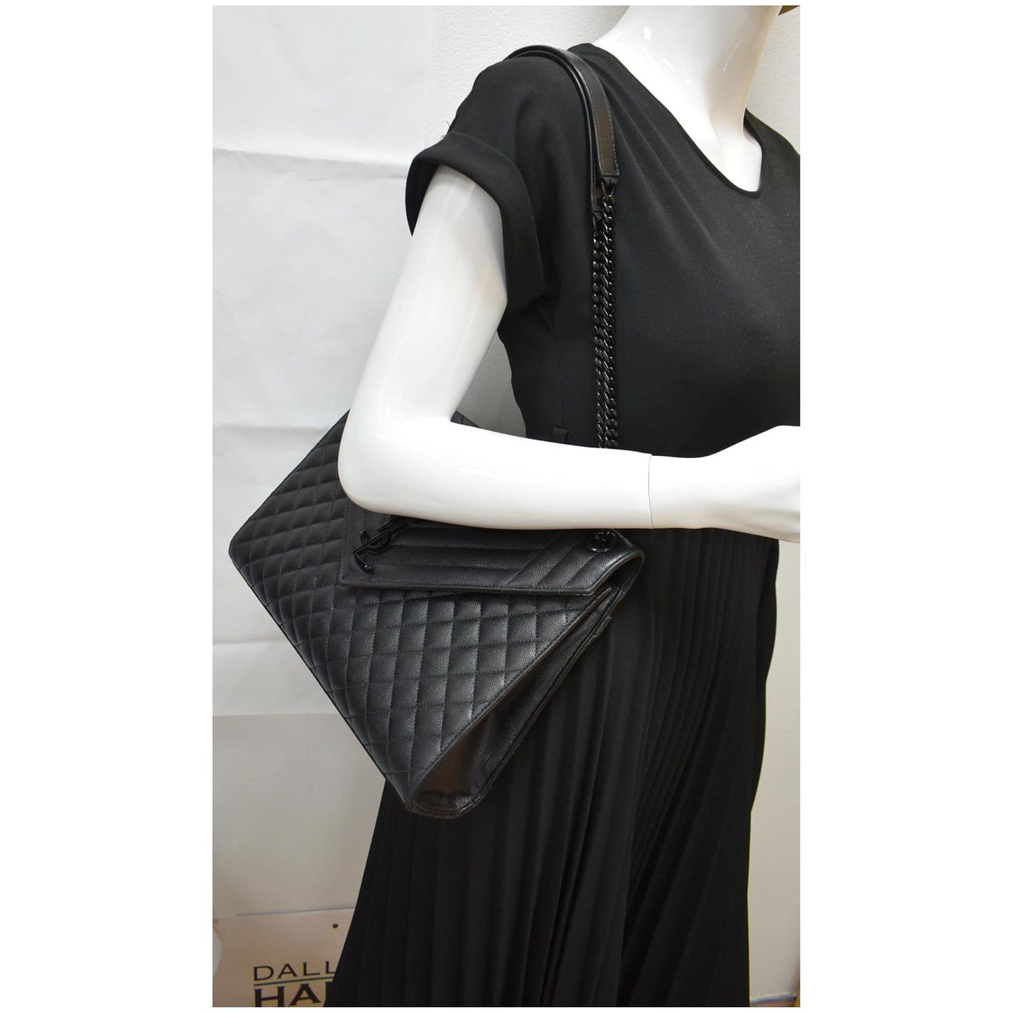 YVES SAINT LAURENT Envelope Large Grain De Poudre Leather Shoulder Bag Black