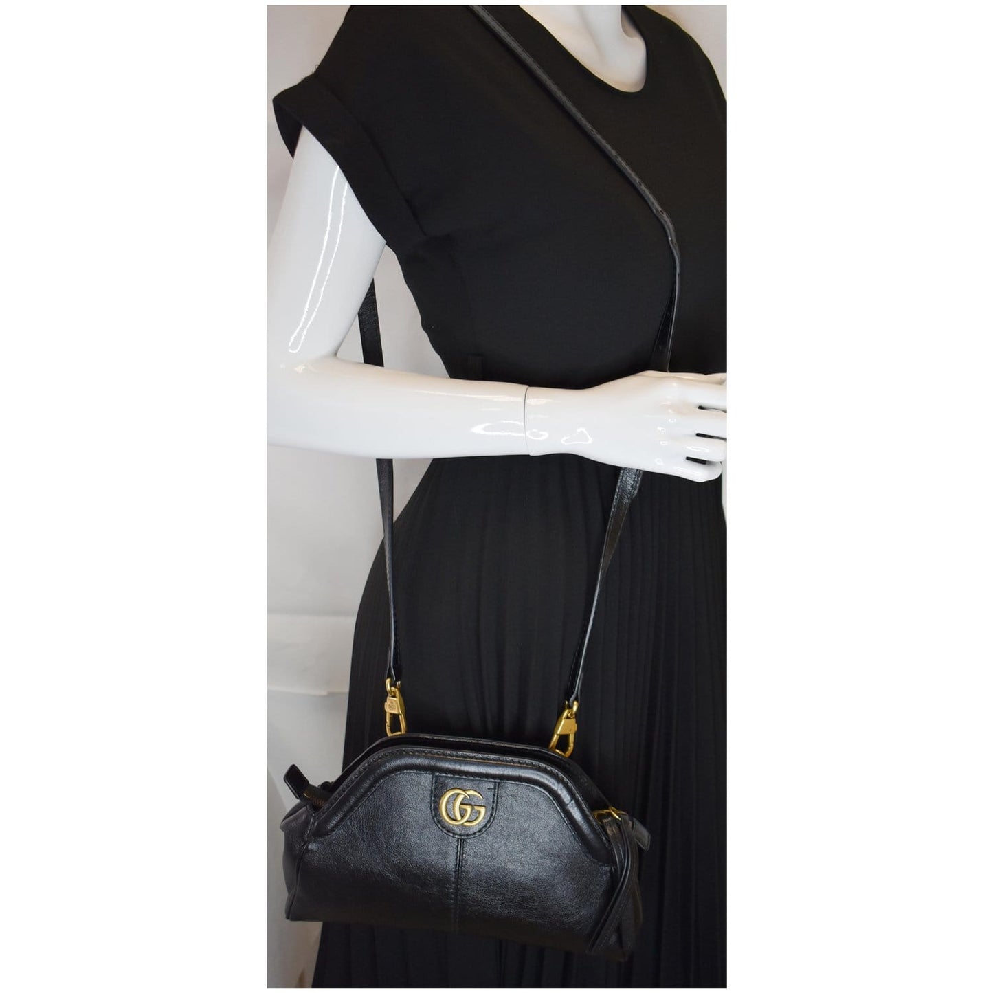 GUCCI GG Re(Belle) Tiger Head Leather Crossbody Bag Black 524620