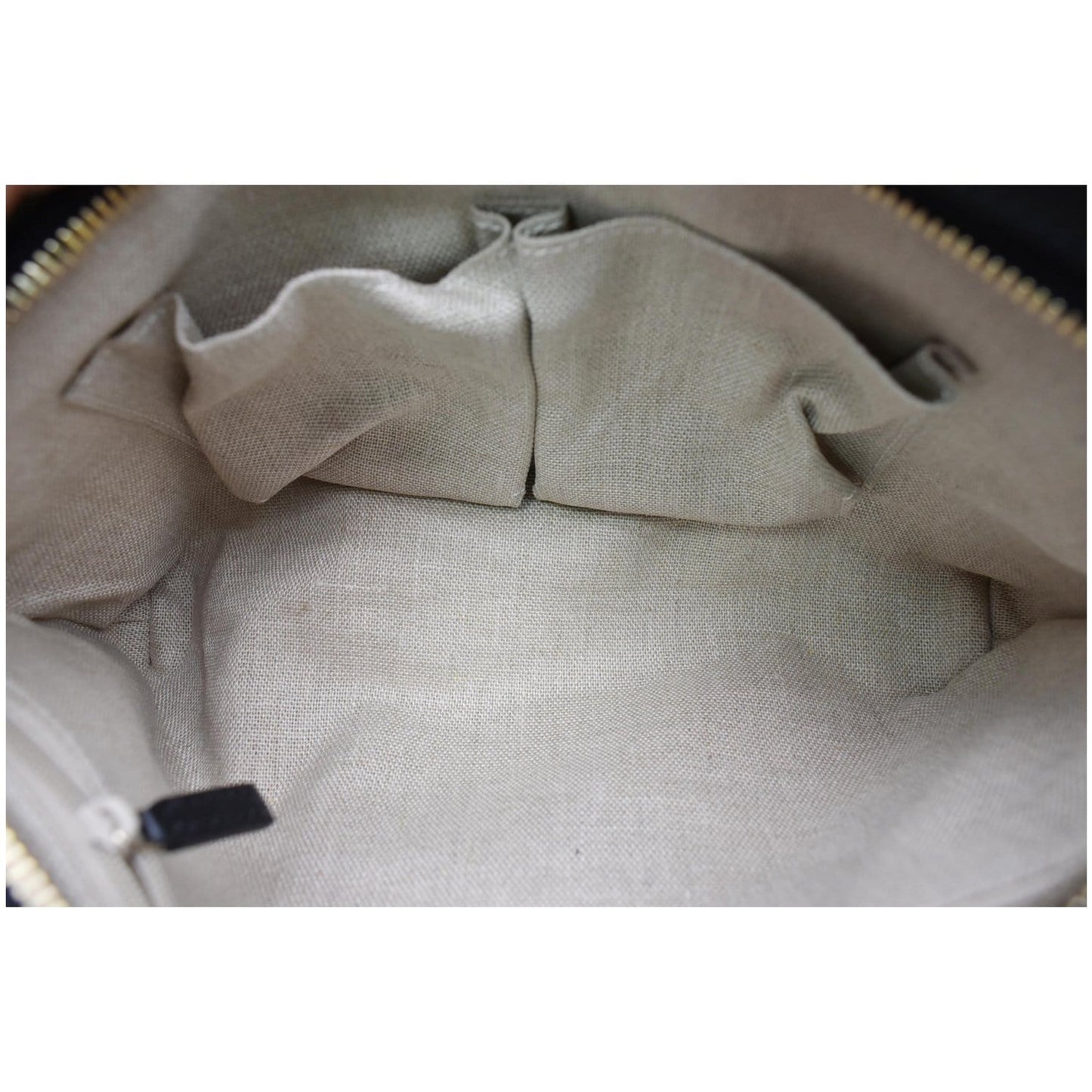 GUCCI Flat Microguccissima Leather Wallet Crossbody Black 607723