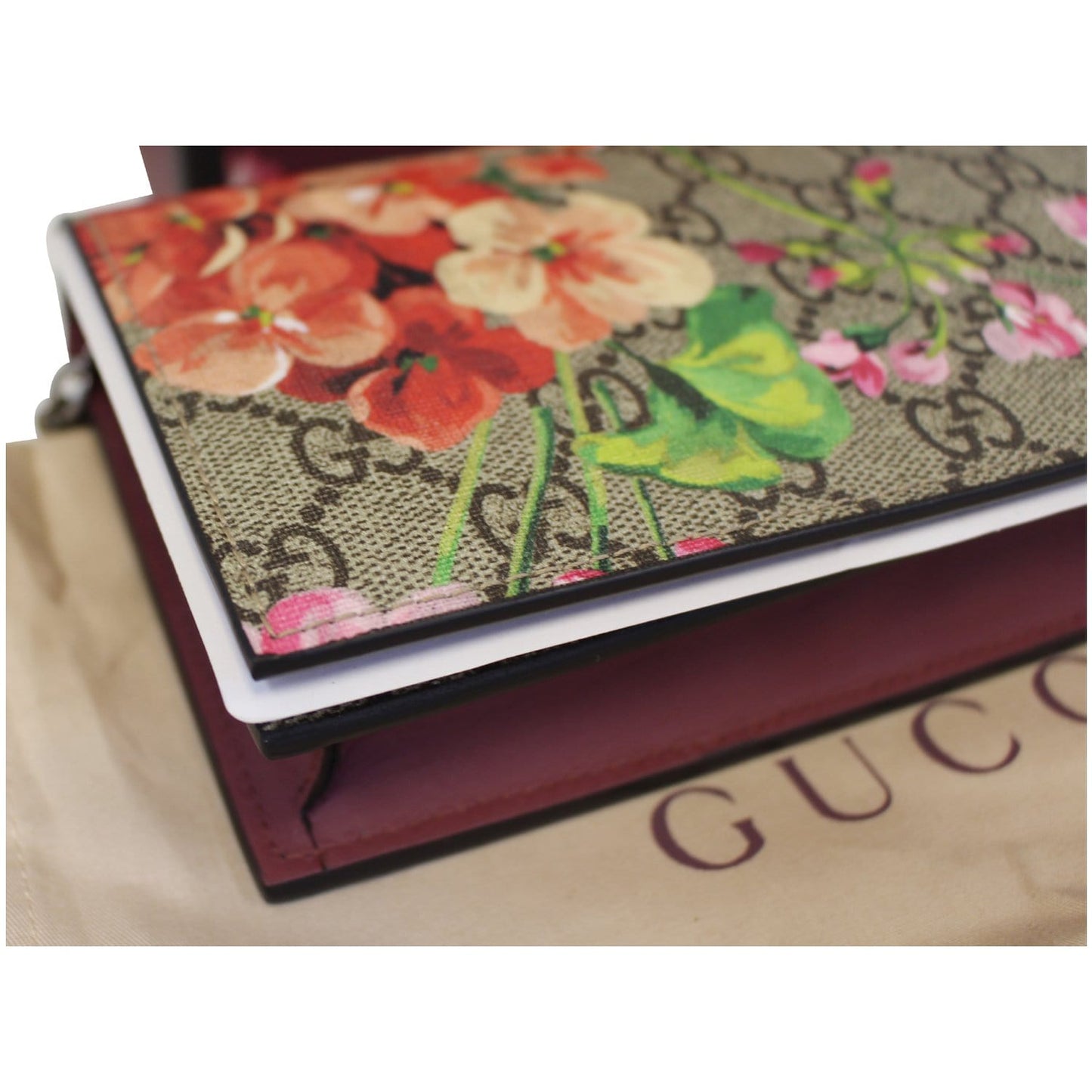 GUCCI GG Supreme Monogram Blooms Chain Wallet Beige 402724