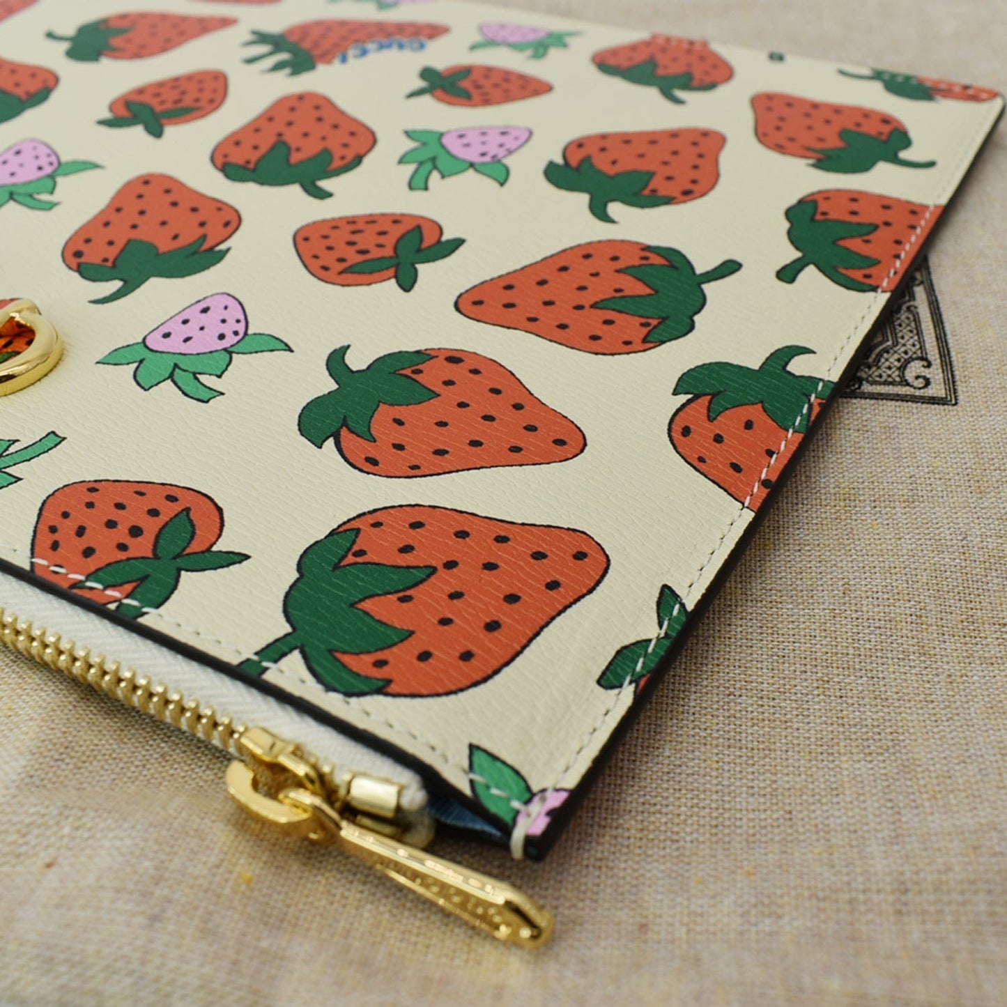 GUCCI Zumi Strawberry Printed Leather Pouch Multicolor 570728