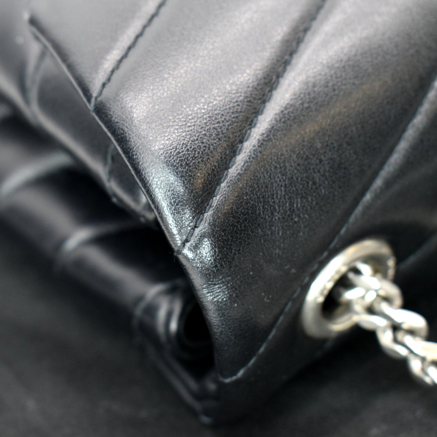 YVES SAINT LAURENT Medium Loulou Matelasse Leather Chain Shoulder Bag Black