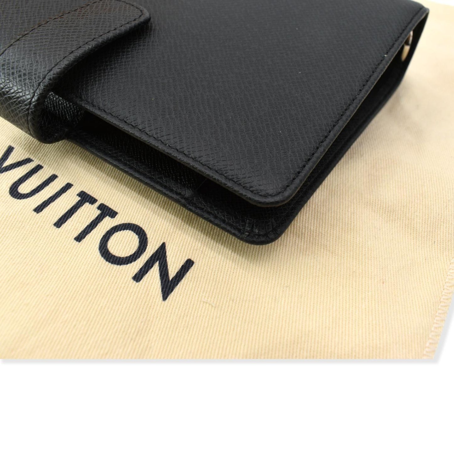 LOUIS VUITTON Taiga Leather Small Ring Agenda Cover Black