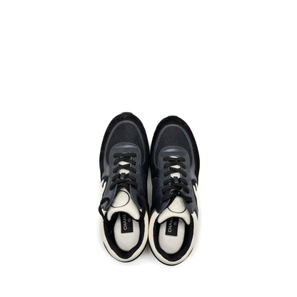 Chanel size 44 CC Logo sneaker suede/ leather black/white