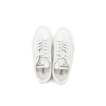 Chanel size 38.5 sneakers black / white