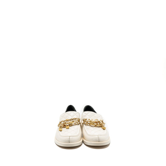 Chanel Size 39 loafer with charm leather white