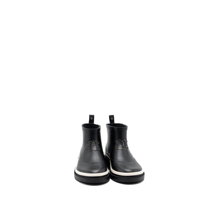 Chanel Size 38 Rubber Ankle Boots Black/ White