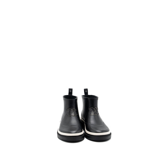Chanel Size 38 Rubber Ankle Boots Black/ White