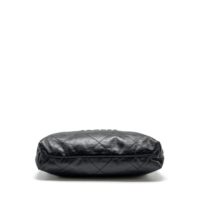Chanel medium 22 bag Calfskin Black  (Microchip)