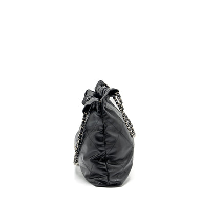 Chanel medium 22 bag Calfskin Black  (Microchip)