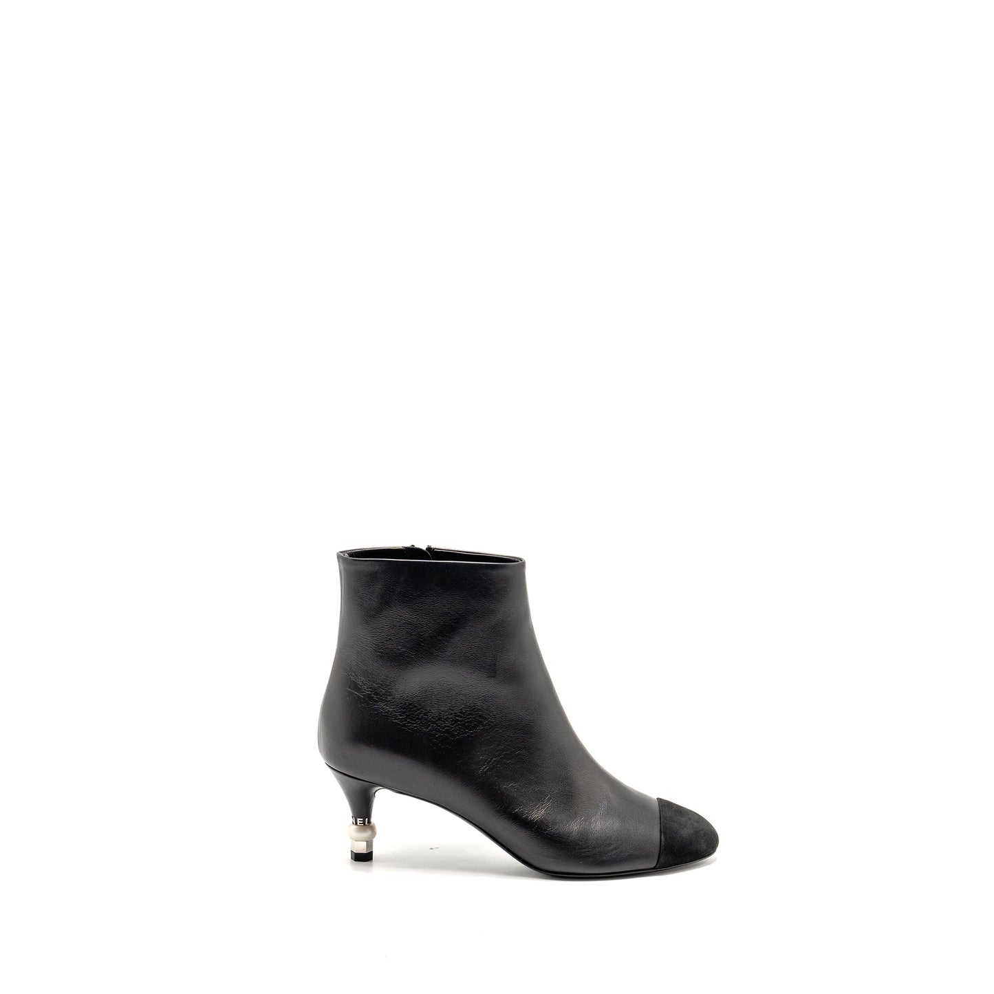 Chanel Size 37 Interlocking Boots Letter/Pearl Leather Black