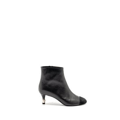 Chanel Size 37 Interlocking Boots Letter/Pearl Leather Black