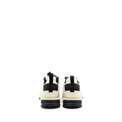 Chanel Size 38 Classic Sneaker Fabric/Suede Calfskin Black/White
