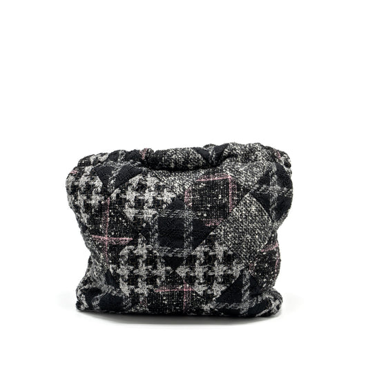 Chanel Medium 22 Bag fabric / tweed multicolour  (microchip)