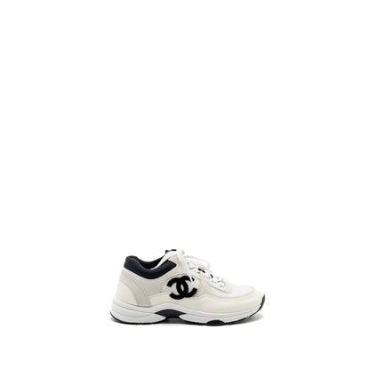 Chanel Size 37.5 CC Logo Trainer/Sneakers White/Black