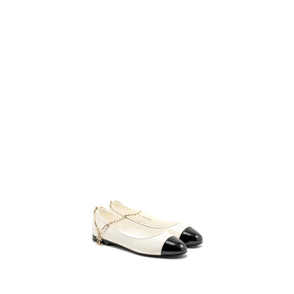 Chanel size 38.5 ballet flats white / black