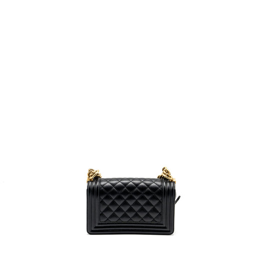 Chanel small boy bag caviar black  (Microchip)