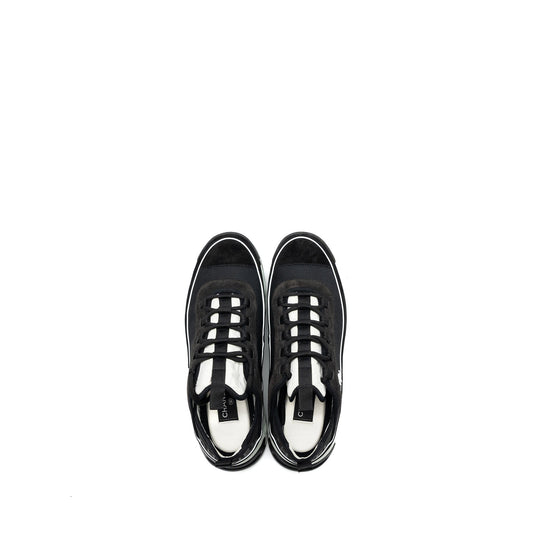 Chanel Size 44 Classic Sneaker Fabric/Suede Calfskin Black/White