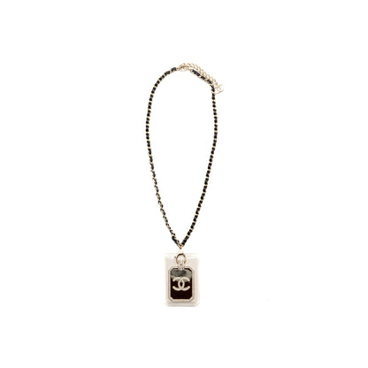 Chanel 21A Necklace Cardholder With Leather Chain White L
