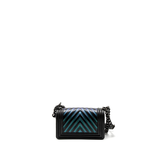 Chanel Small Boy Bag Chevron Calfskin Black/Iridescent Blue Black Hardware