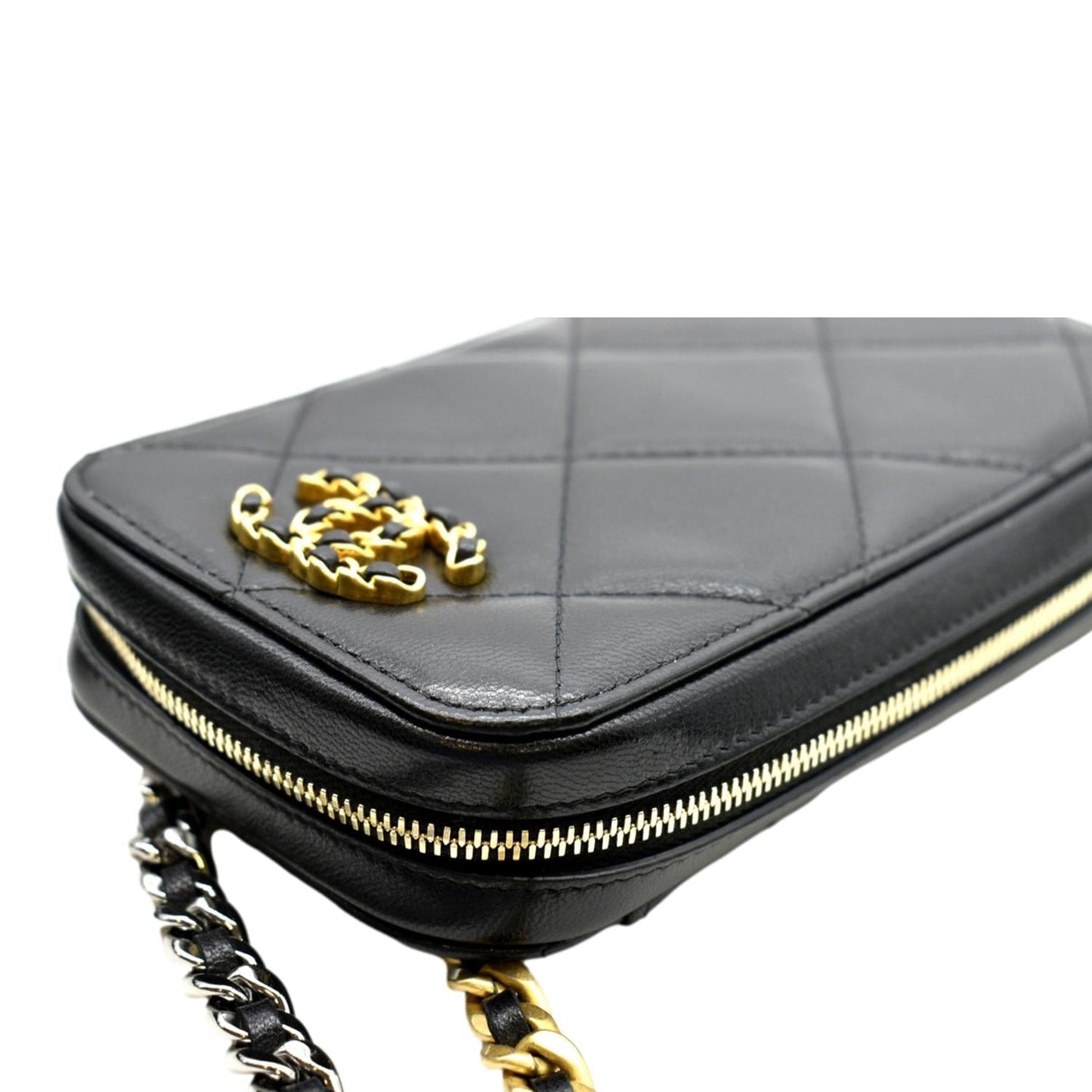 CHANEL 19 Zip Quilted Leather Phone Case Black