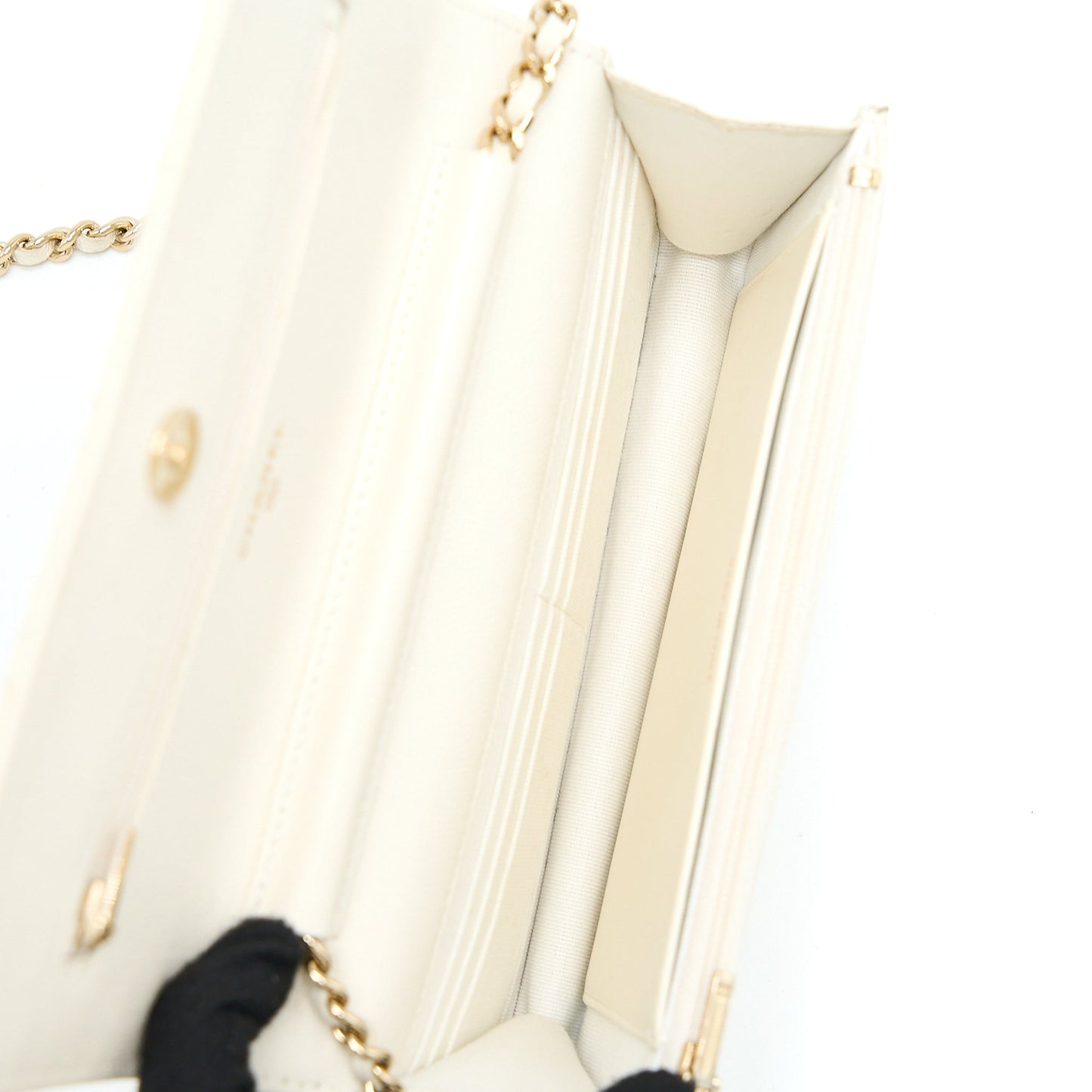 Chanel Classic Wallet On Chain Caviar White L (Microchip)