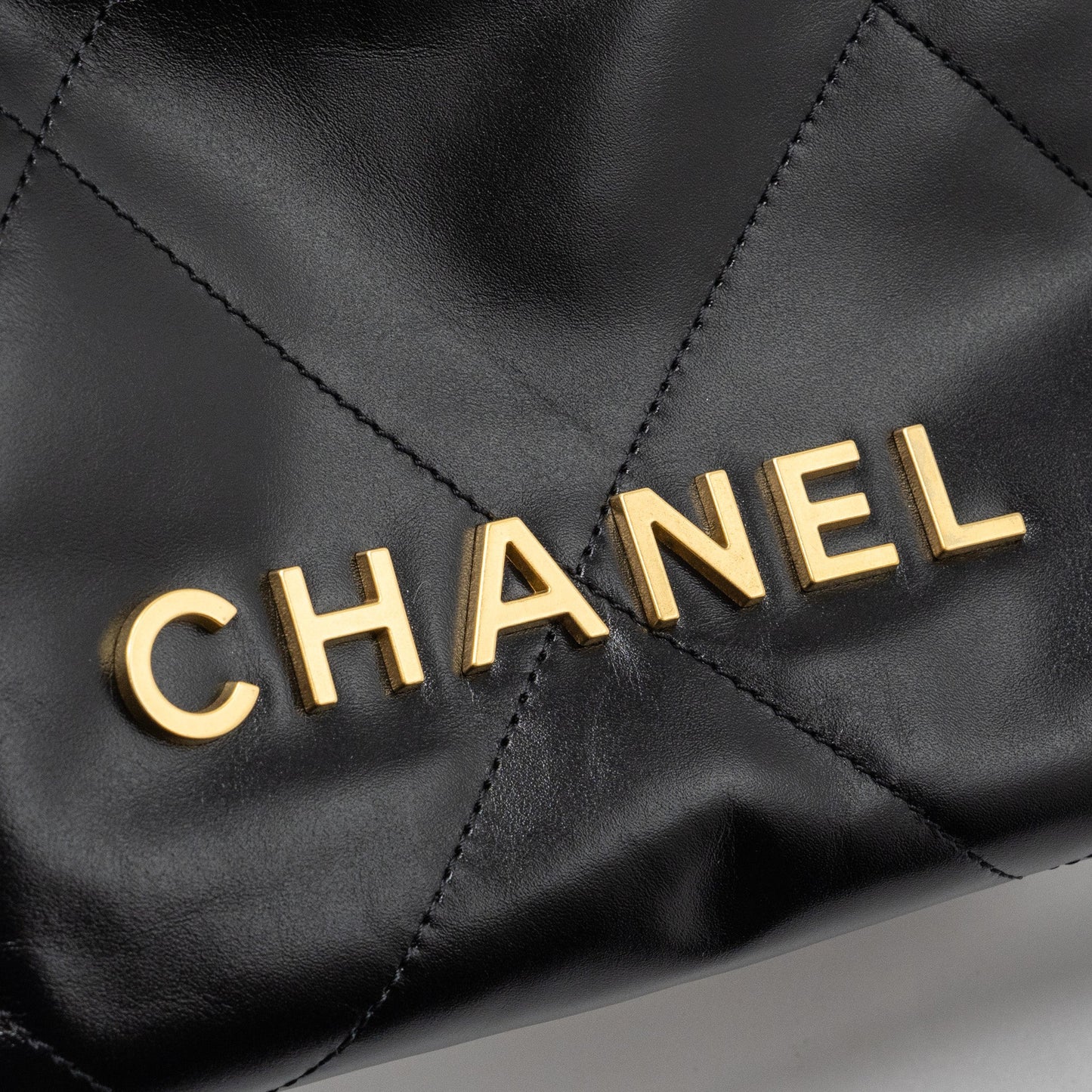 Chanel mini 22 bag shiny calfskin black  (microchip)