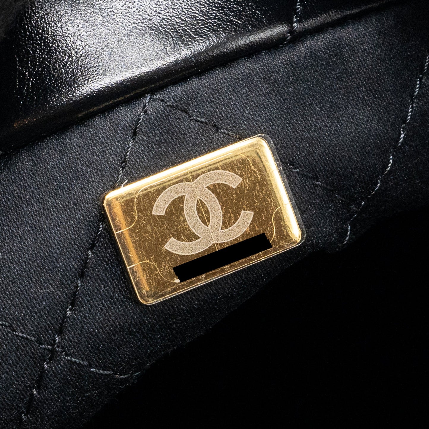 Chanel mini 22 bag shiny calfskin black  (microchip)
