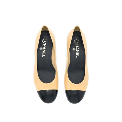 Chanel Size 38 CC Logo With Pearl Flats Beige / Black
