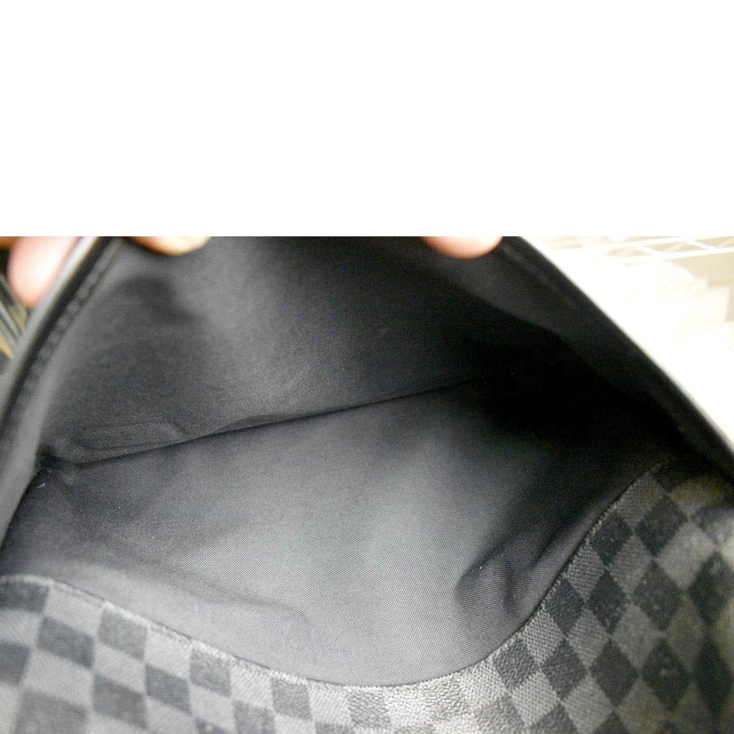 LOUIS VUITTON District MM Damier Graphite Messenger Bag Black