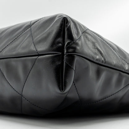 CHANEL medium 22 Bag Shiny Calfskin Black