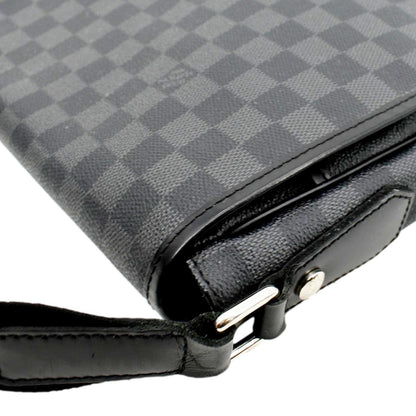 LOUIS VUITTON District MM Damier Graphite Messenger Bag Black