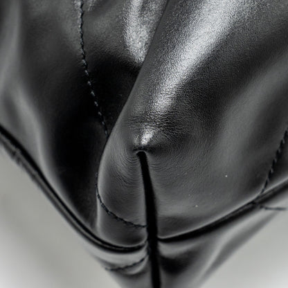 CHANEL medium 22 Bag Shiny Calfskin Black