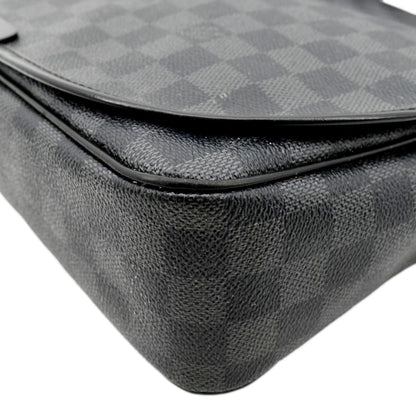 LOUIS VUITTON District MM Damier Graphite Messenger Bag Black