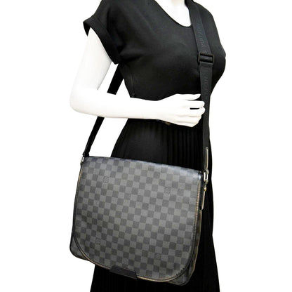 LOUIS VUITTON District MM Damier Graphite Messenger Bag Black